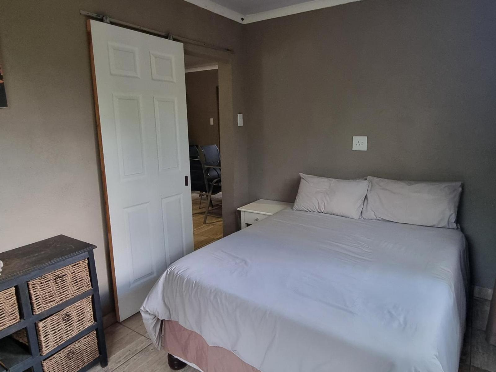 Victory Towers Hotel Bloemhof Стая снимка